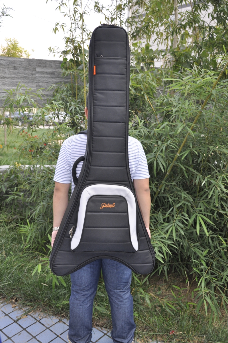 国内某当红摇滚乐队电吉他手的定制款异形电吉他包
